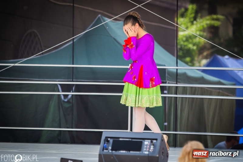 Zdjęcie w galerii na portalu naszraciborz.pl: Cyrkowe popisy na raciborskim Rynku [FOTO i WIDEO]  wiadomości z regionu