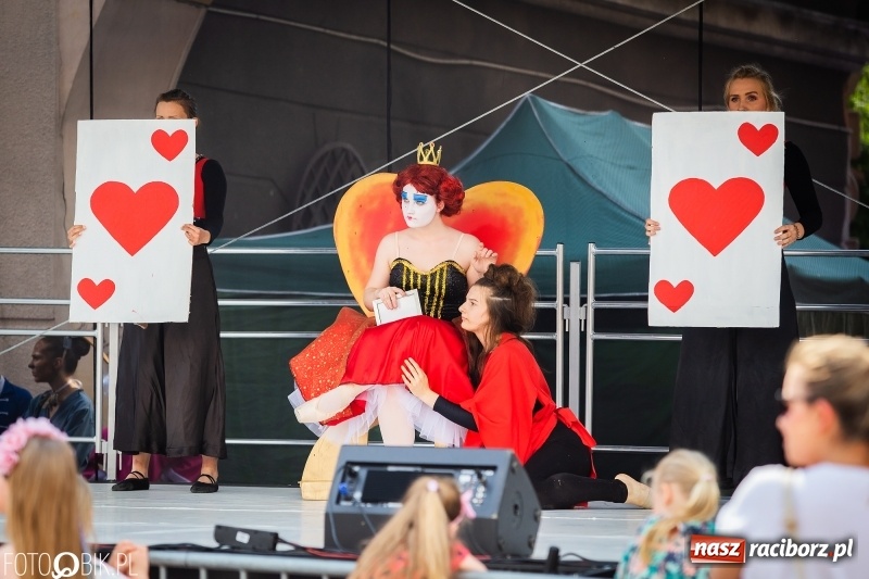Zdjęcie w galerii na portalu naszraciborz.pl: Cyrkowe popisy na raciborskim Rynku [FOTO i WIDEO]  wiadomości z regionu