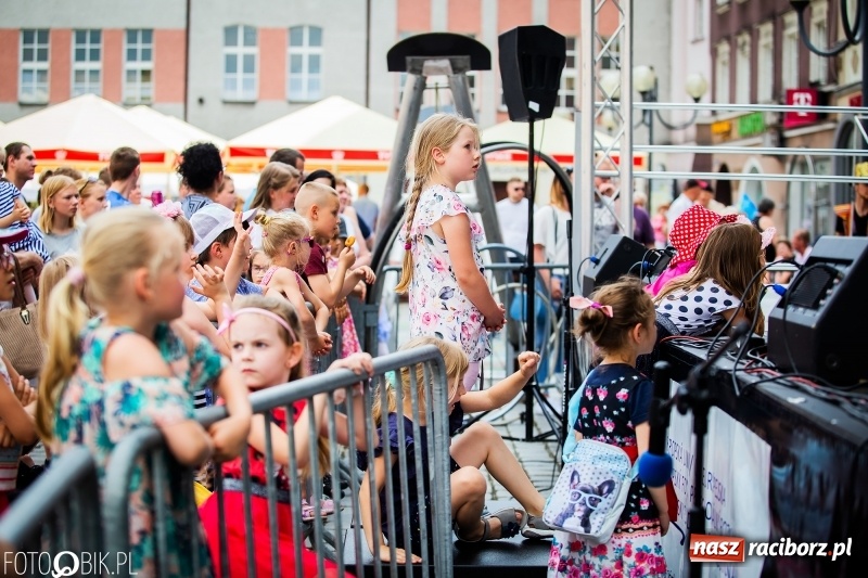 Zdjęcie w galerii na portalu naszraciborz.pl: Cyrkowe popisy na raciborskim Rynku [FOTO i WIDEO]  wiadomości z regionu