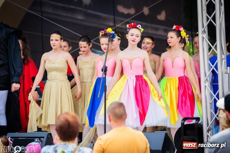 Zdjęcie w galerii na portalu naszraciborz.pl: Cyrkowe popisy na raciborskim Rynku [FOTO i WIDEO]  wiadomości z regionu