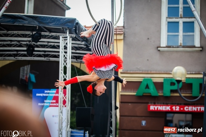 Zdjęcie w galerii na portalu naszraciborz.pl: Cyrkowe popisy na raciborskim Rynku [FOTO i WIDEO]  wiadomości z regionu