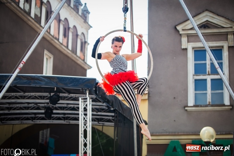 Zdjęcie w galerii na portalu naszraciborz.pl: Cyrkowe popisy na raciborskim Rynku [FOTO i WIDEO]  wiadomości z regionu