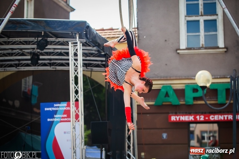 Zdjęcie w galerii na portalu naszraciborz.pl: Cyrkowe popisy na raciborskim Rynku [FOTO i WIDEO]  wiadomości z regionu
