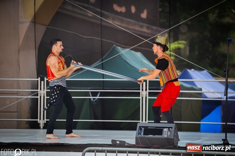 Zdjęcie w galerii na portalu naszraciborz.pl: Cyrkowe popisy na raciborskim Rynku [FOTO i WIDEO]  wiadomości z regionu