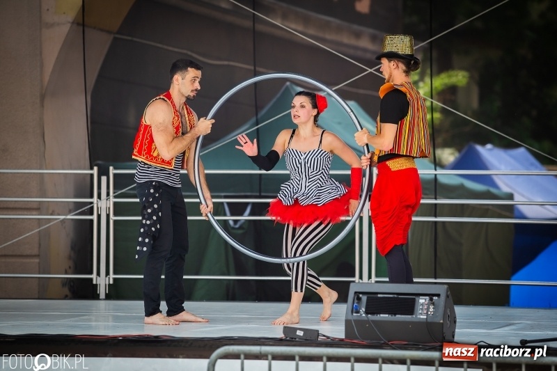 Zdjęcie w galerii na portalu naszraciborz.pl: Cyrkowe popisy na raciborskim Rynku [FOTO i WIDEO]  wiadomości z regionu