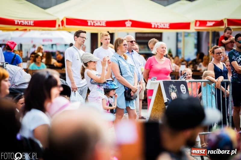 Zdjęcie w galerii na portalu naszraciborz.pl: Cyrkowe popisy na raciborskim Rynku [FOTO i WIDEO]  wiadomości z regionu