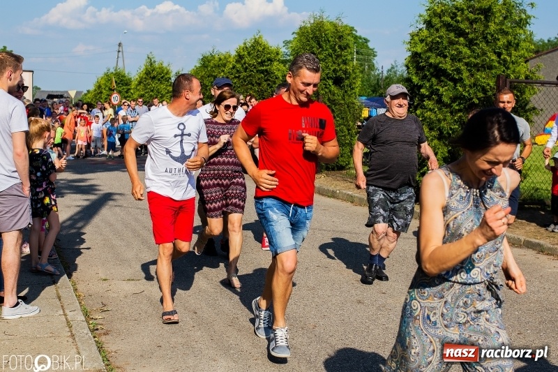 Zdjęcie w galerii na portalu naszraciborz.pl: Bieg o Puchar Burmistrza podczas festynu w Borucinie wiadomości z regionu