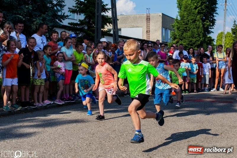 Zdjęcie w galerii na portalu naszraciborz.pl: Bieg o Puchar Burmistrza podczas festynu w Borucinie wiadomości z regionu