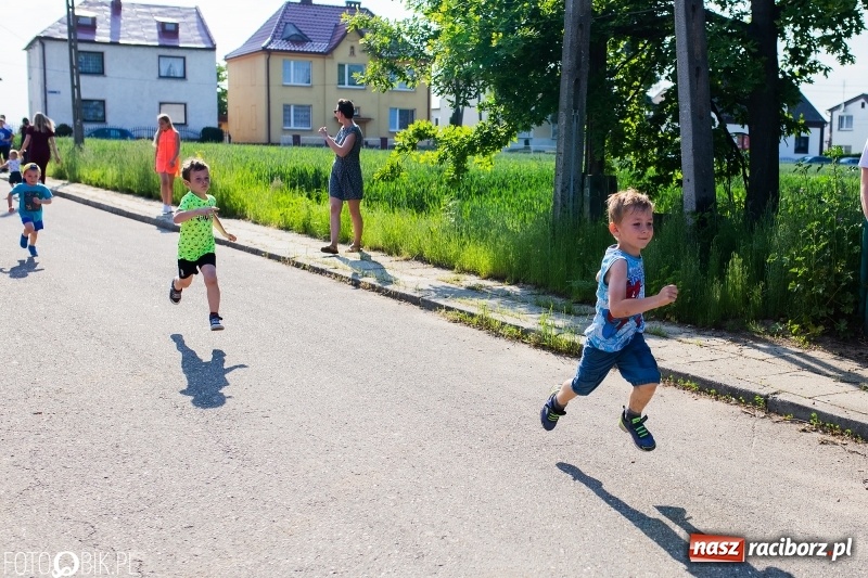 Zdjęcie w galerii na portalu naszraciborz.pl: Bieg o Puchar Burmistrza podczas festynu w Borucinie wiadomości z regionu