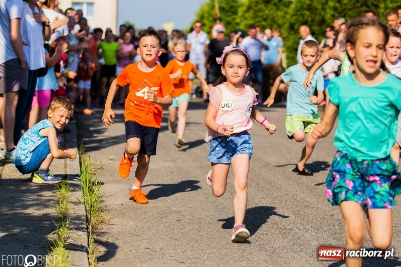 Zdjęcie w galerii na portalu naszraciborz.pl: Bieg o Puchar Burmistrza podczas festynu w Borucinie wiadomości z regionu