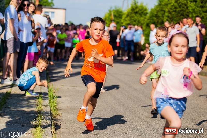 Zdjęcie w galerii na portalu naszraciborz.pl: Bieg o Puchar Burmistrza podczas festynu w Borucinie wiadomości z regionu
