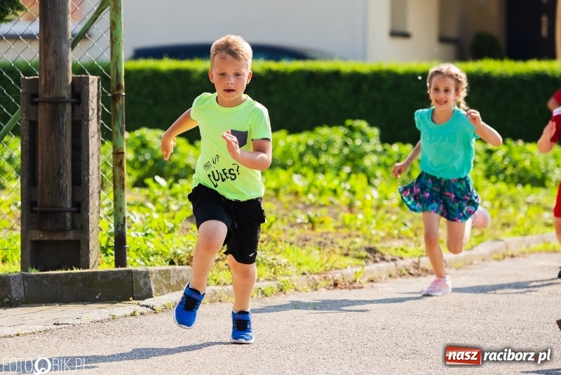 Zdjęcie w galerii na portalu naszraciborz.pl: Bieg o Puchar Burmistrza podczas festynu w Borucinie wiadomości z regionu