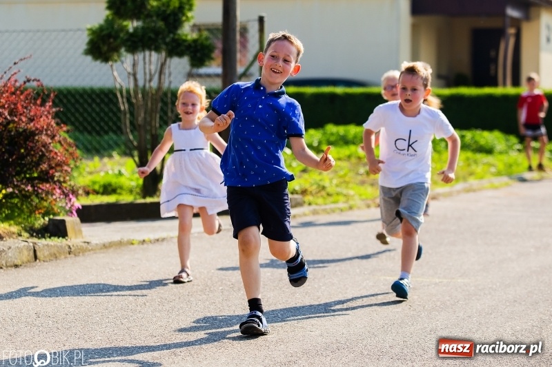 Zdjęcie w galerii na portalu naszraciborz.pl: Bieg o Puchar Burmistrza podczas festynu w Borucinie wiadomości z regionu