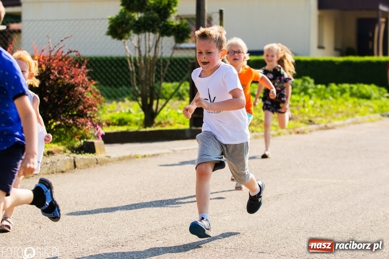 Zdjęcie w galerii na portalu naszraciborz.pl: Bieg o Puchar Burmistrza podczas festynu w Borucinie wiadomości z regionu