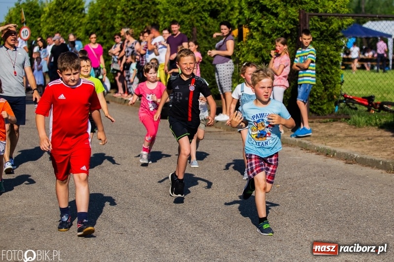 Zdjęcie w galerii na portalu naszraciborz.pl: Bieg o Puchar Burmistrza podczas festynu w Borucinie wiadomości z regionu