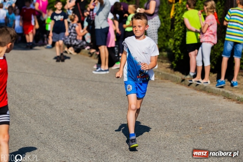 Zdjęcie w galerii na portalu naszraciborz.pl: Bieg o Puchar Burmistrza podczas festynu w Borucinie wiadomości z regionu