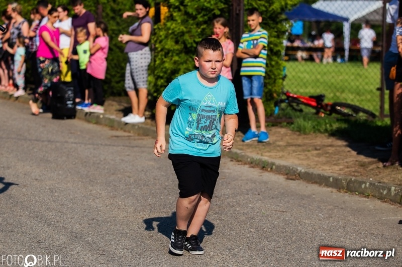 Zdjęcie w galerii na portalu naszraciborz.pl: Bieg o Puchar Burmistrza podczas festynu w Borucinie wiadomości z regionu