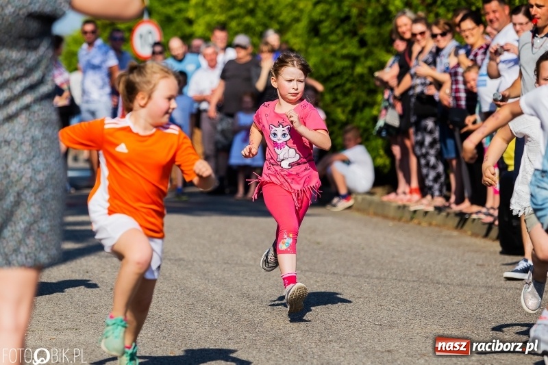 Zdjęcie w galerii na portalu naszraciborz.pl: Bieg o Puchar Burmistrza podczas festynu w Borucinie wiadomości z regionu