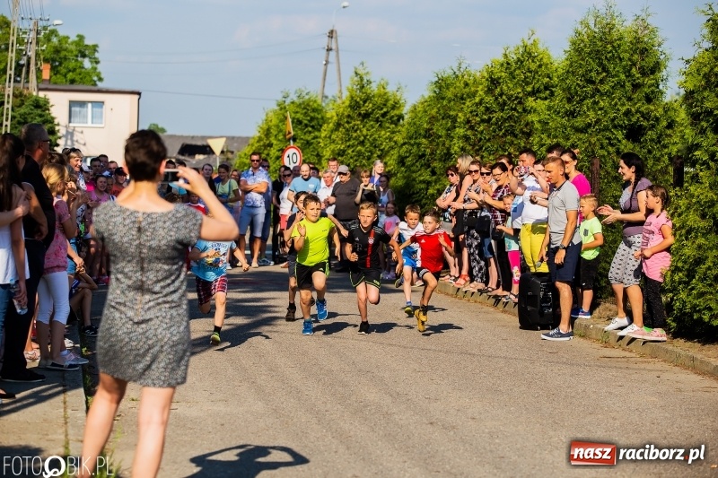 Zdjęcie w galerii na portalu naszraciborz.pl: Bieg o Puchar Burmistrza podczas festynu w Borucinie wiadomości z regionu