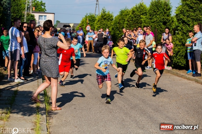 Zdjęcie w galerii na portalu naszraciborz.pl: Bieg o Puchar Burmistrza podczas festynu w Borucinie wiadomości z regionu