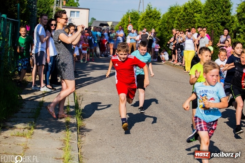 Zdjęcie w galerii na portalu naszraciborz.pl: Bieg o Puchar Burmistrza podczas festynu w Borucinie wiadomości z regionu