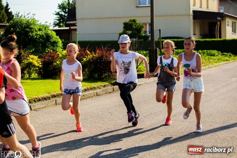 Zdjęcie w galerii na portalu naszraciborz.pl: Bieg o Puchar Burmistrza podczas festynu w Borucinie wiadomości z regionu
