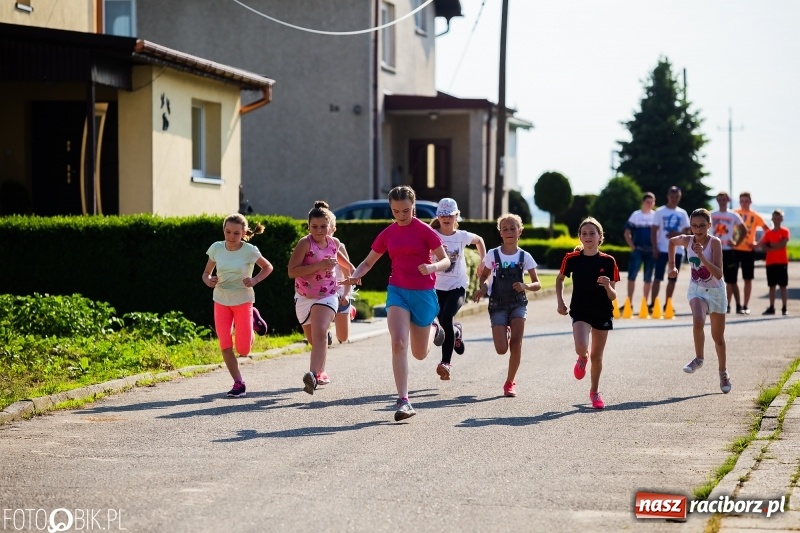 Zdjęcie w galerii na portalu naszraciborz.pl: Bieg o Puchar Burmistrza podczas festynu w Borucinie wiadomości z regionu