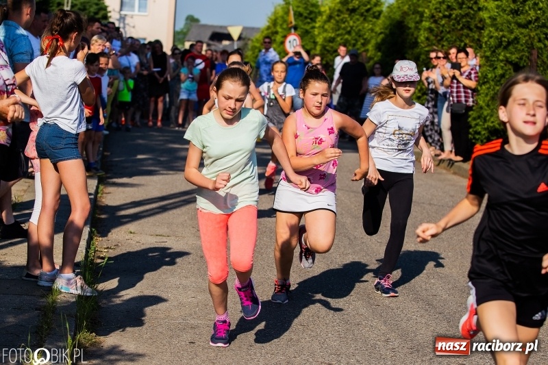 Zdjęcie w galerii na portalu naszraciborz.pl: Bieg o Puchar Burmistrza podczas festynu w Borucinie wiadomości z regionu