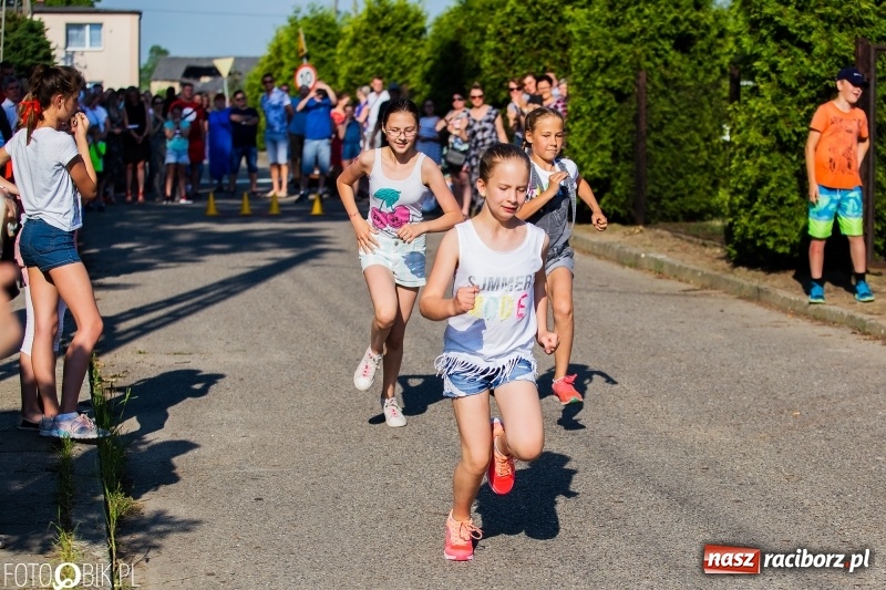 Zdjęcie w galerii na portalu naszraciborz.pl: Bieg o Puchar Burmistrza podczas festynu w Borucinie wiadomości z regionu