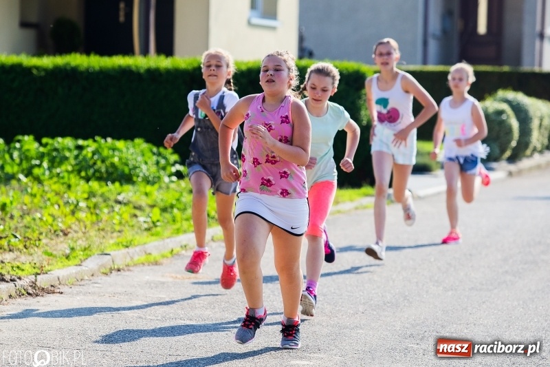 Zdjęcie w galerii na portalu naszraciborz.pl: Bieg o Puchar Burmistrza podczas festynu w Borucinie wiadomości z regionu