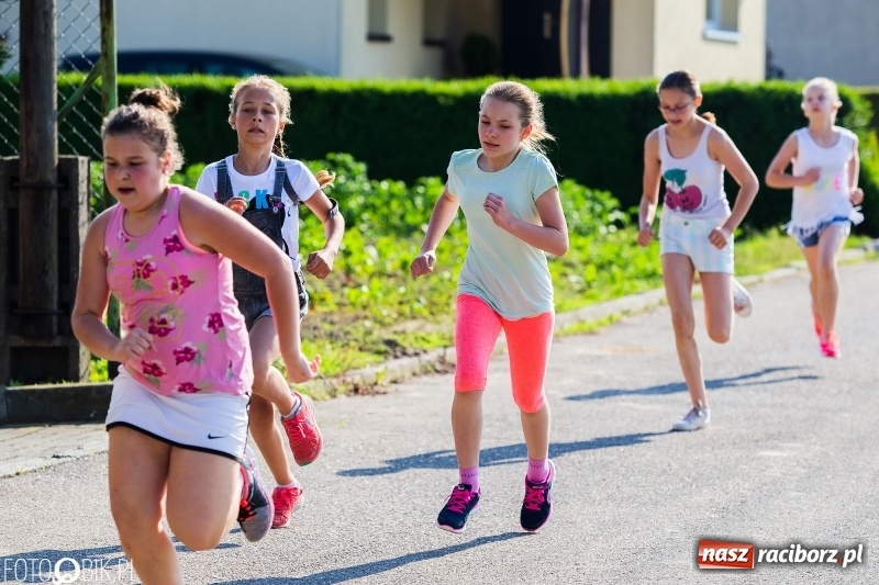 Zdjęcie w galerii na portalu naszraciborz.pl: Bieg o Puchar Burmistrza podczas festynu w Borucinie wiadomości z regionu