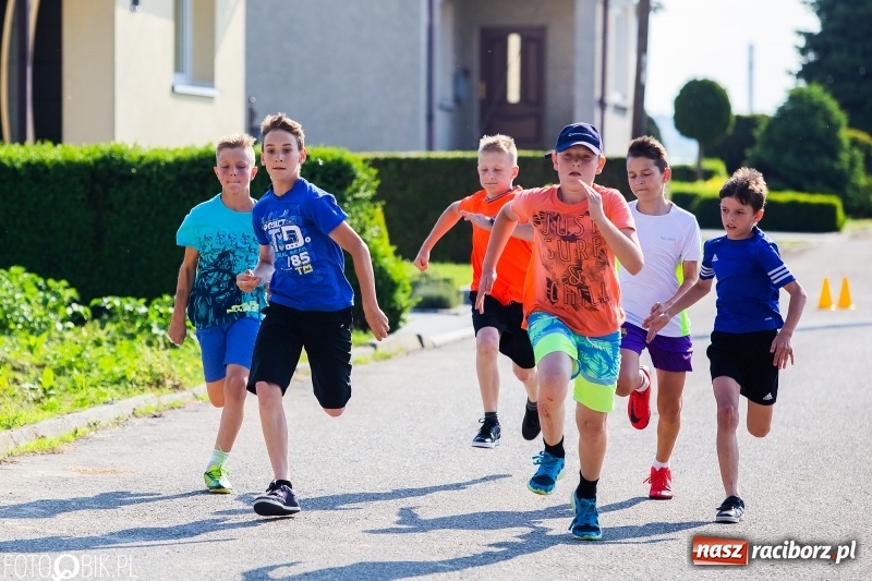 Zdjęcie w galerii na portalu naszraciborz.pl: Bieg o Puchar Burmistrza podczas festynu w Borucinie wiadomości z regionu