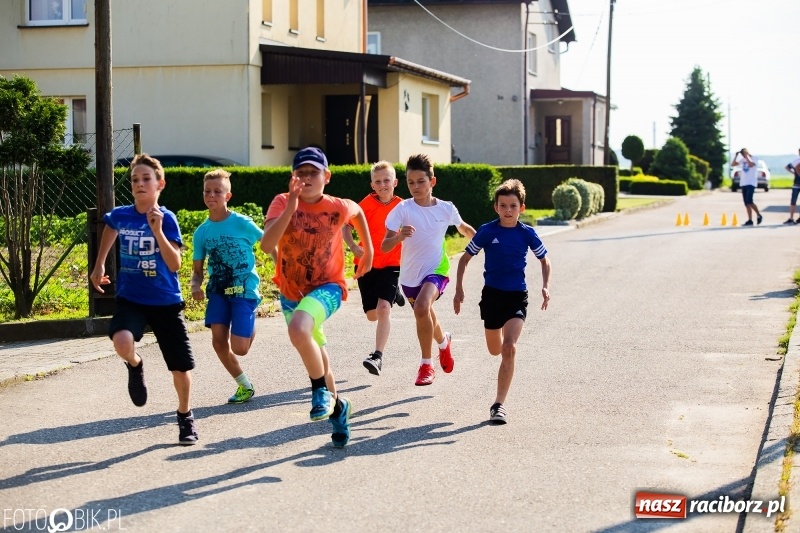 Zdjęcie w galerii na portalu naszraciborz.pl: Bieg o Puchar Burmistrza podczas festynu w Borucinie wiadomości z regionu