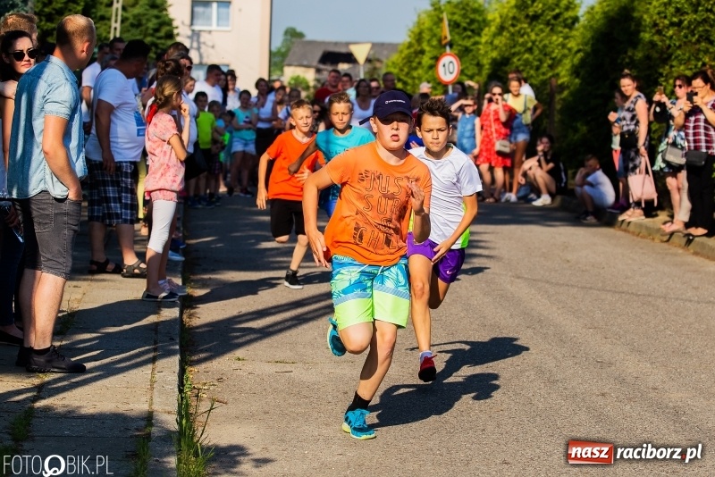 Zdjęcie w galerii na portalu naszraciborz.pl: Bieg o Puchar Burmistrza podczas festynu w Borucinie wiadomości z regionu