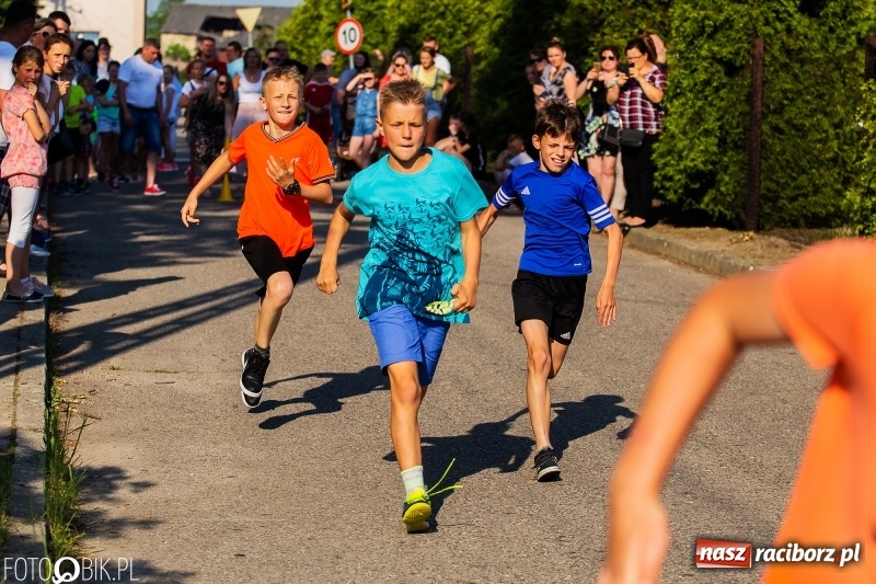 Zdjęcie w galerii na portalu naszraciborz.pl: Bieg o Puchar Burmistrza podczas festynu w Borucinie wiadomości z regionu