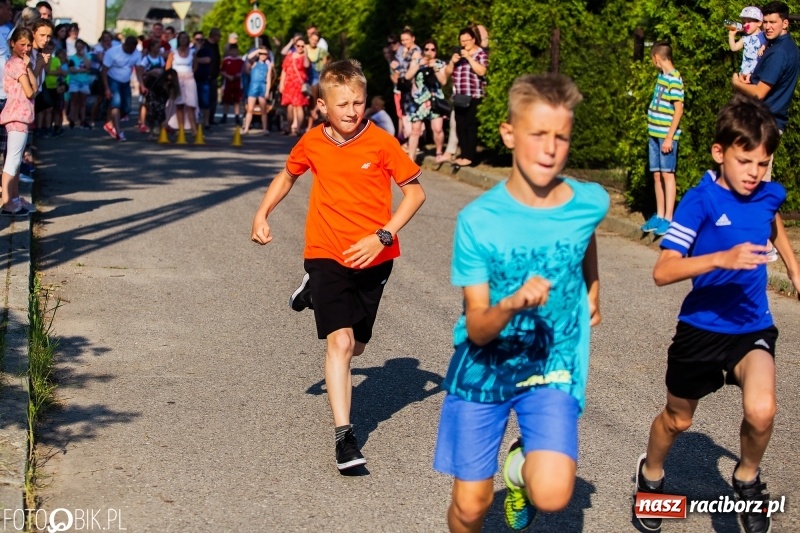 Zdjęcie w galerii na portalu naszraciborz.pl: Bieg o Puchar Burmistrza podczas festynu w Borucinie wiadomości z regionu