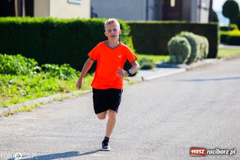 Zdjęcie w galerii na portalu naszraciborz.pl: Bieg o Puchar Burmistrza podczas festynu w Borucinie wiadomości z regionu
