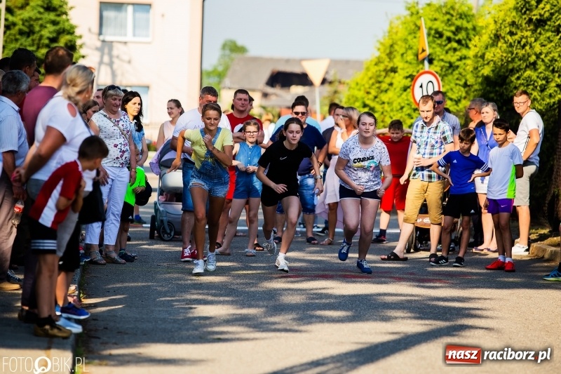 Zdjęcie w galerii na portalu naszraciborz.pl: Bieg o Puchar Burmistrza podczas festynu w Borucinie wiadomości z regionu