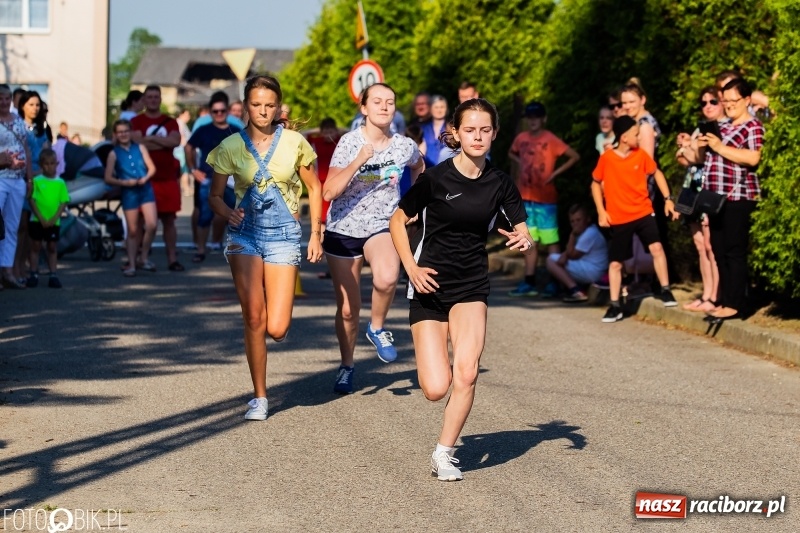 Zdjęcie w galerii na portalu naszraciborz.pl: Bieg o Puchar Burmistrza podczas festynu w Borucinie wiadomości z regionu