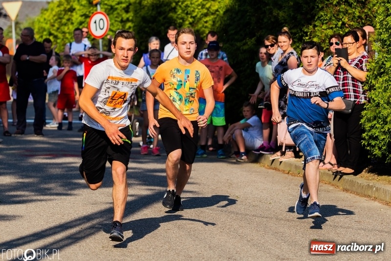 Zdjęcie w galerii na portalu naszraciborz.pl: Bieg o Puchar Burmistrza podczas festynu w Borucinie wiadomości z regionu