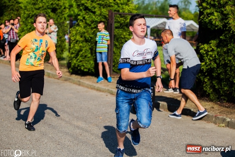 Zdjęcie w galerii na portalu naszraciborz.pl: Bieg o Puchar Burmistrza podczas festynu w Borucinie wiadomości z regionu