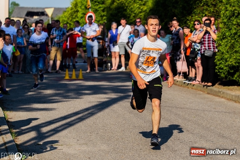 Zdjęcie w galerii na portalu naszraciborz.pl: Bieg o Puchar Burmistrza podczas festynu w Borucinie wiadomości z regionu