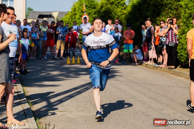 Zdjęcie w galerii na portalu naszraciborz.pl: Bieg o Puchar Burmistrza podczas festynu w Borucinie wiadomości z regionu