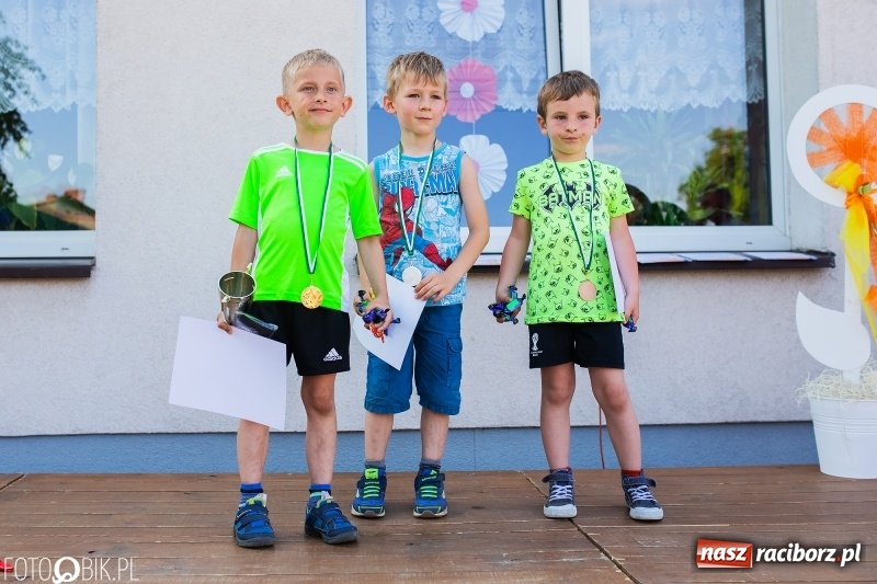 Zdjęcie w galerii na portalu naszraciborz.pl: Bieg o Puchar Burmistrza podczas festynu w Borucinie wiadomości z regionu