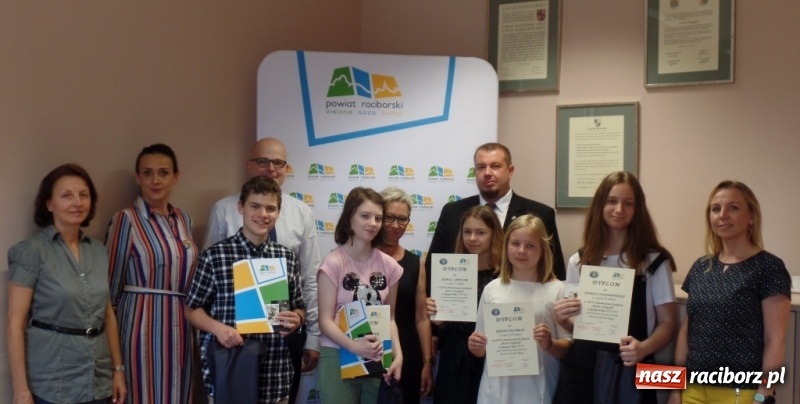 Zdjęcie w galerii na portalu naszraciborz.pl: Starosta spotkał się z Mistrzami Ortografii wiadomości z regionu