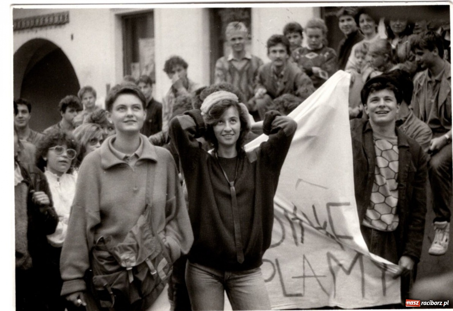 Zdjęcie w galerii na portalu naszraciborz.pl: SMURF NOT DEAD. Grono Młodzieży Niezależnej z Raciborza. Wspomnienie buntu wiadomości z regionu