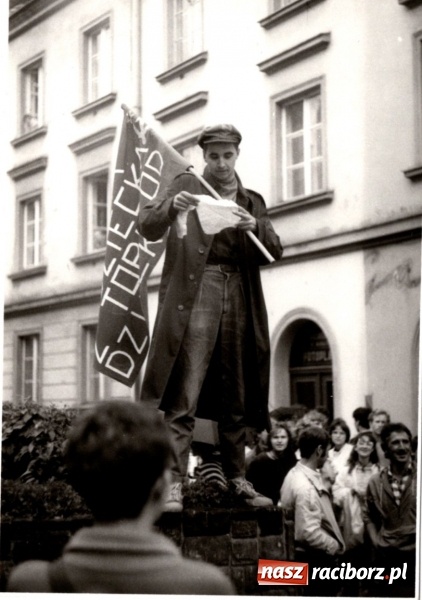 Zdjęcie w galerii na portalu naszraciborz.pl: SMURF NOT DEAD. Grono Młodzieży Niezależnej z Raciborza. Wspomnienie buntu wiadomości z regionu
