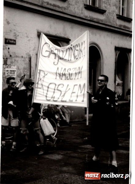 Zdjęcie w galerii na portalu naszraciborz.pl: SMURF NOT DEAD. Grono Młodzieży Niezależnej z Raciborza. Wspomnienie buntu wiadomości z regionu