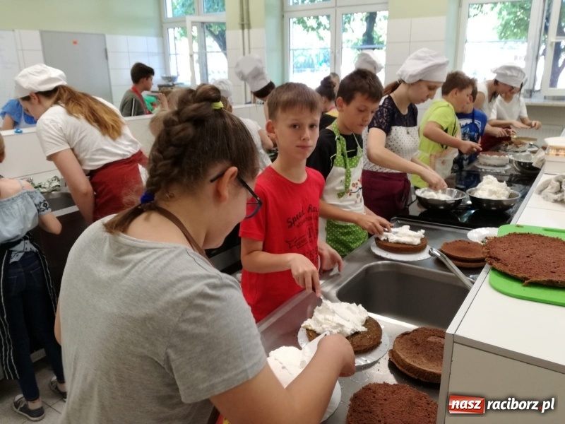 Zdjęcie w galerii na portalu naszraciborz.pl: Mali mistrzowie słodkich wypieków  wiadomości z regionu