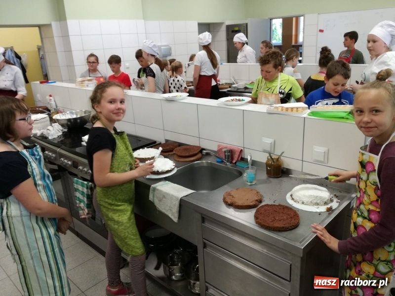 Zdjęcie w galerii na portalu naszraciborz.pl: Mali mistrzowie słodkich wypieków  wiadomości z regionu